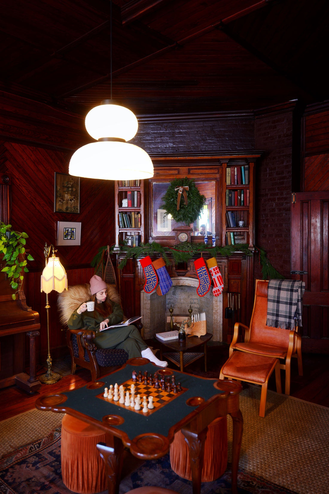 Cozy hotel lobby.