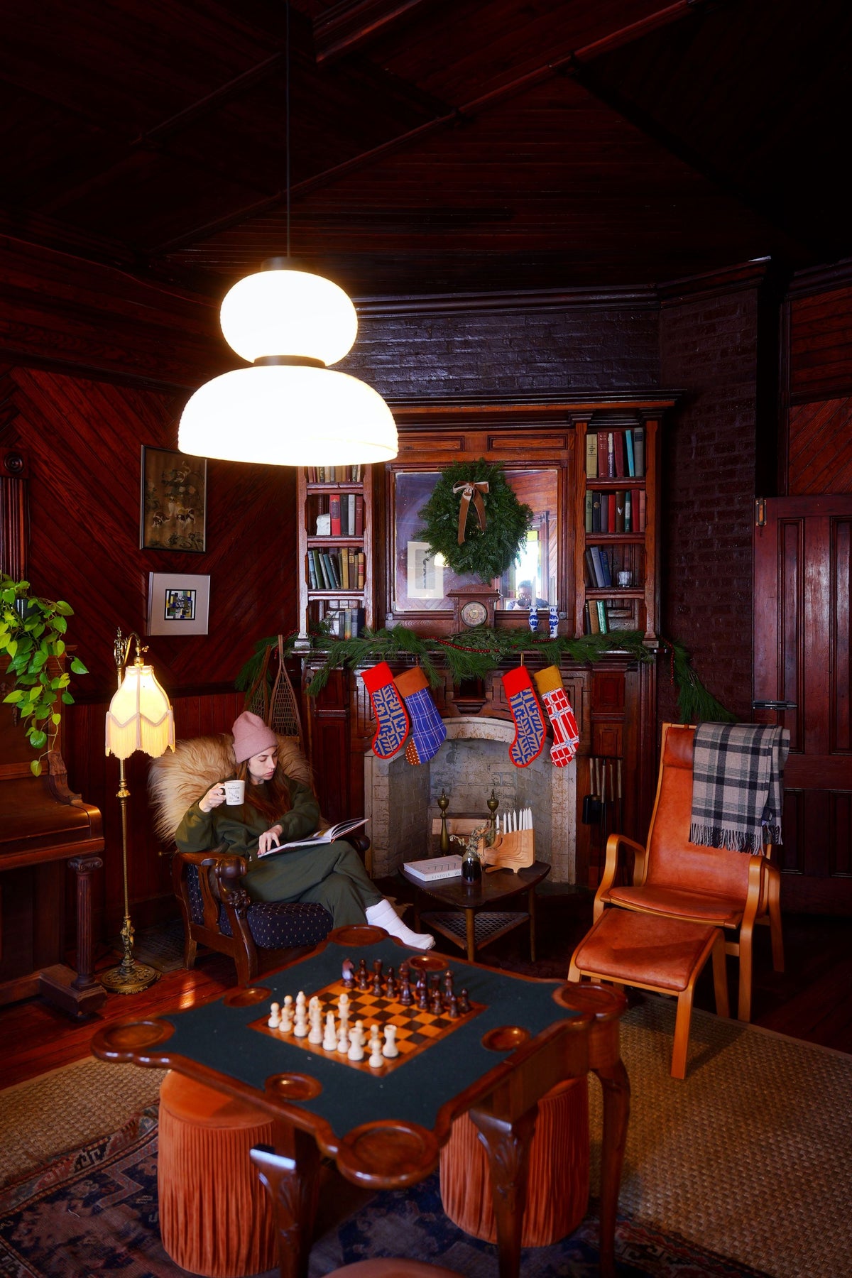 Cozy hotel lobby.