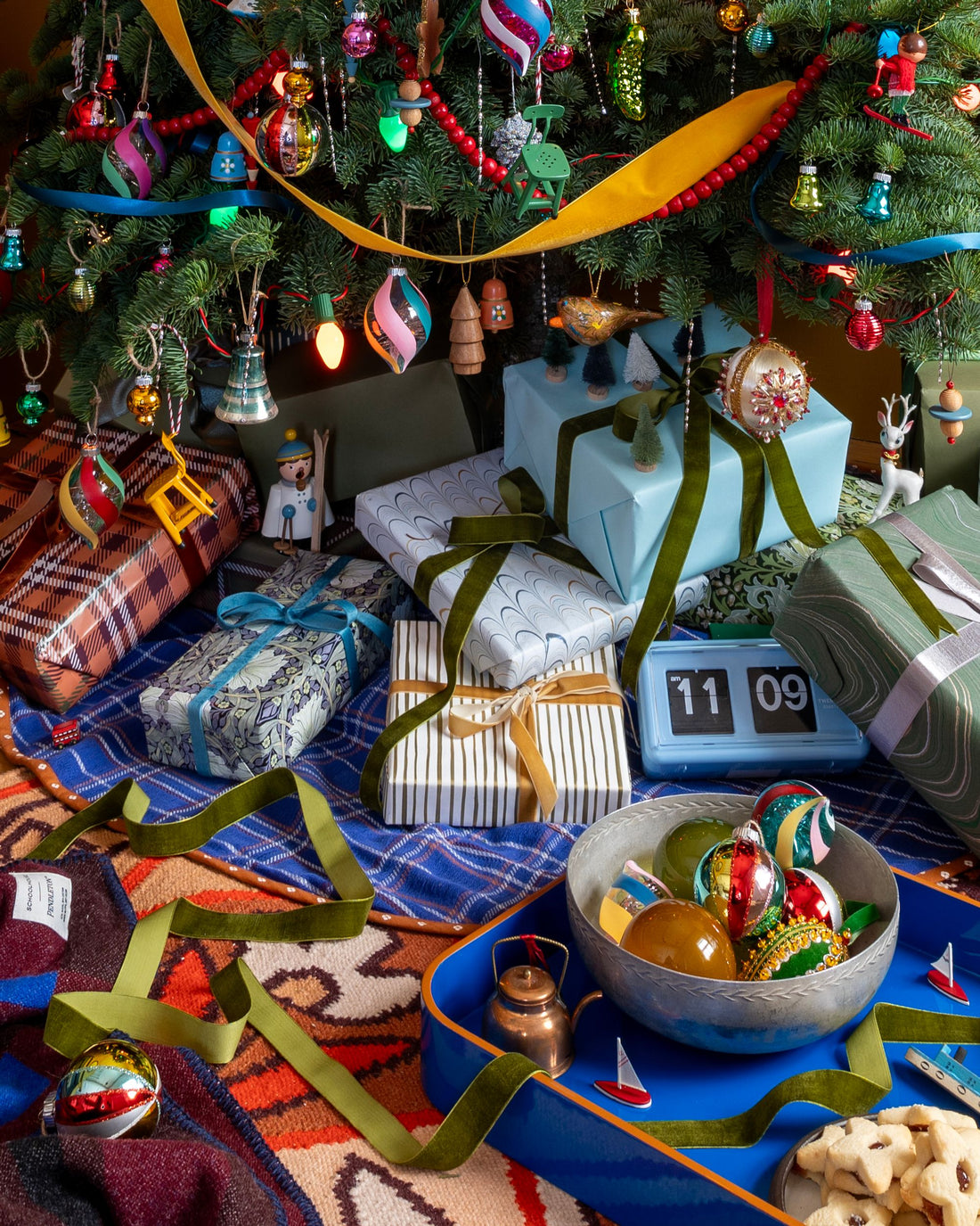 Holiday version of I Spy.